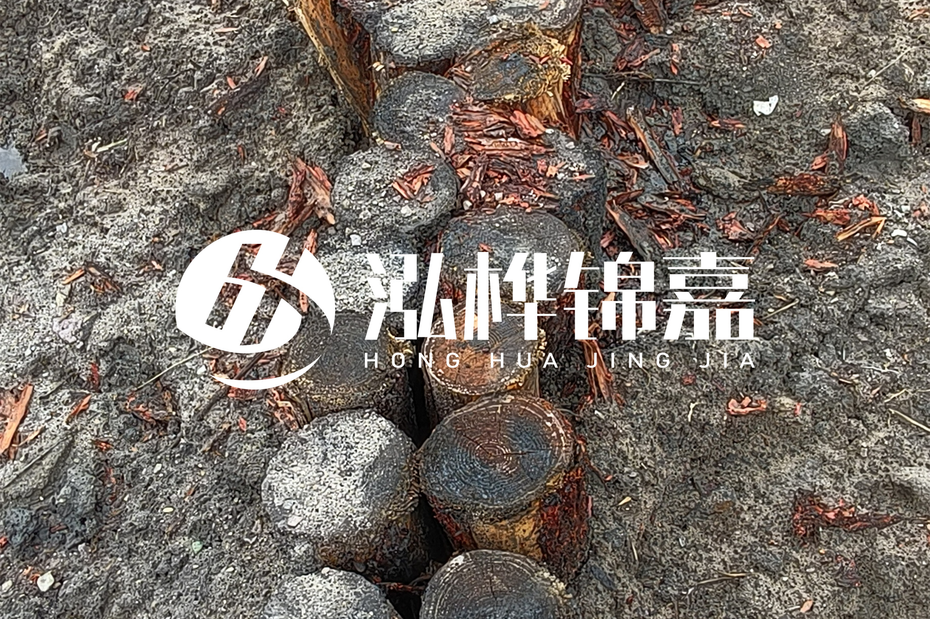 魚(yú)塘淤泥太多怎么清理？挖掘機(jī)清除淤泥的作用及方法